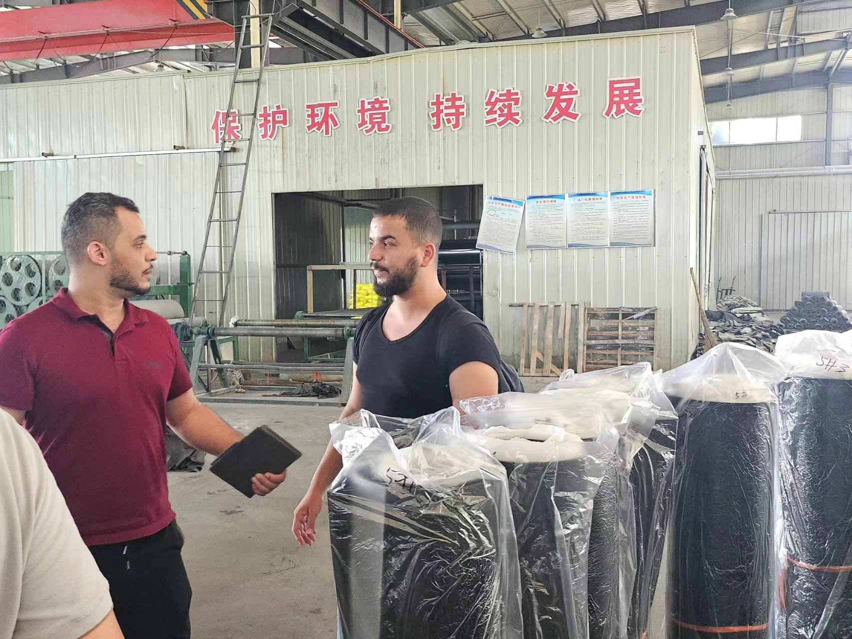 国外客商前来考察参观工厂