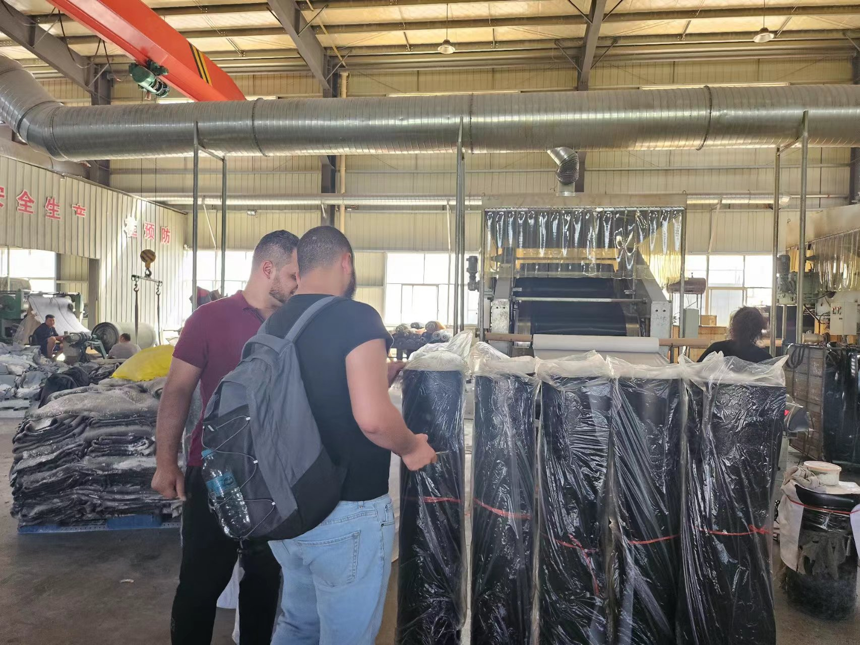 国外客商前来考察参观工厂